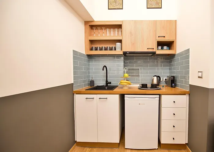 Rastoni Suites Near Acropolis At Tsatsou Street
